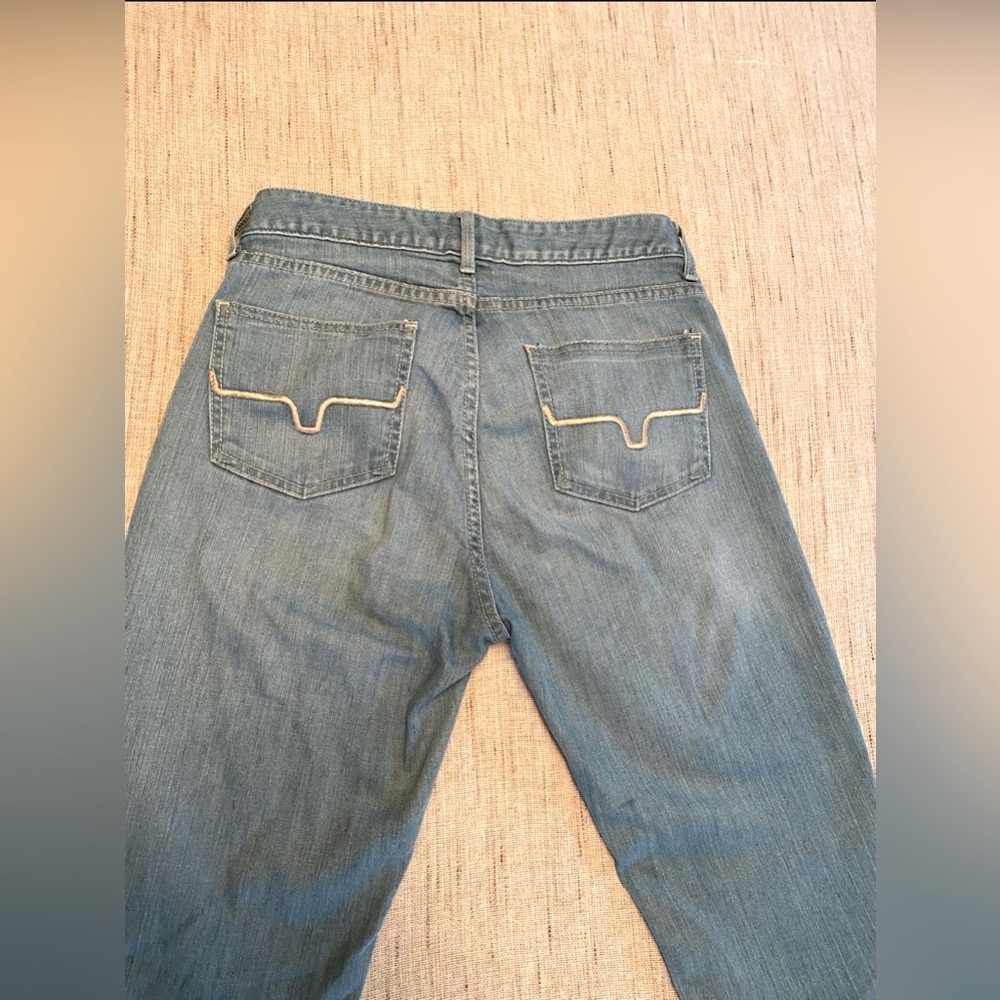 Women’s kimes Ranch light wash Lola bootcut jeans.